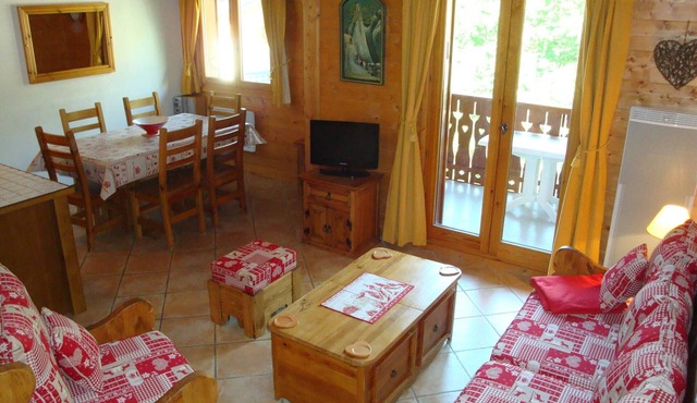 Cozy 4-room duplex in town center with parking