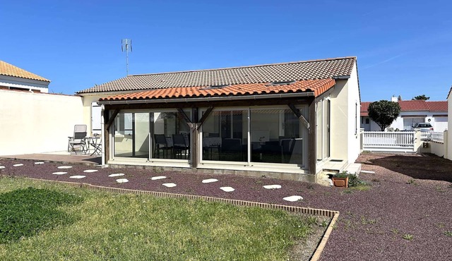 Cozy 4-room House, Sleeps 6, Near St Gilles Croix de Vie, with Garden & Veranda