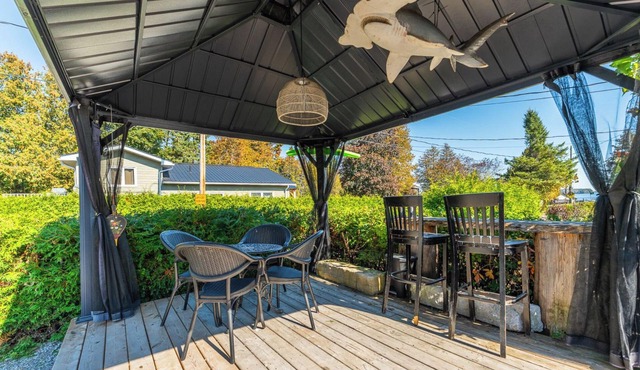 Cozy 4 Season Cottage by Balsam Lake