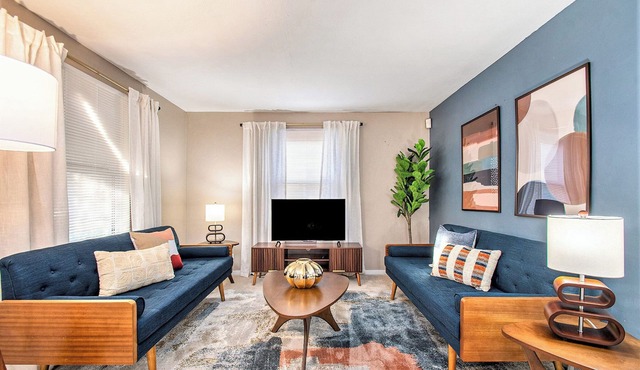 Cozy 4BD Near Downtown & UND - Poker/Games/Firepit