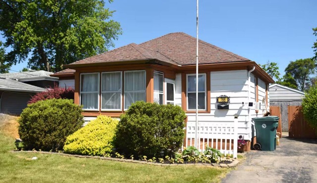 Cozy 4bed 3BR house in North Tonawanda with AC and Pool!