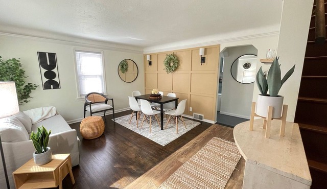 Cozy 4BR & 2 Bath-CLE, BW, IX Center-walkout basement - firepit - dog friendly!