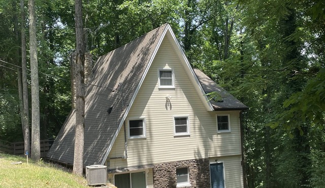 Cozy 4BR 3.5B cabin w/in walking distance to Hurricane Marina and Floating Mill