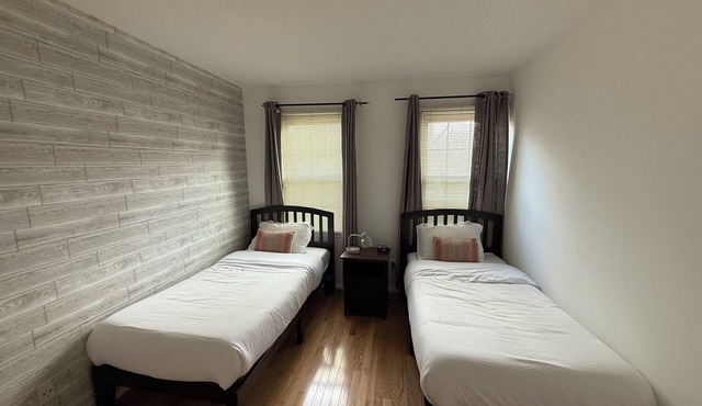 Cozy 4BR/3b Gameroom Townhouse by the Lake - Gaithersburg, Maryland