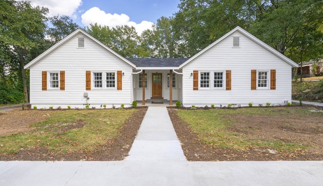 Cozy 4BR Cottage in Downtown Warm Springs