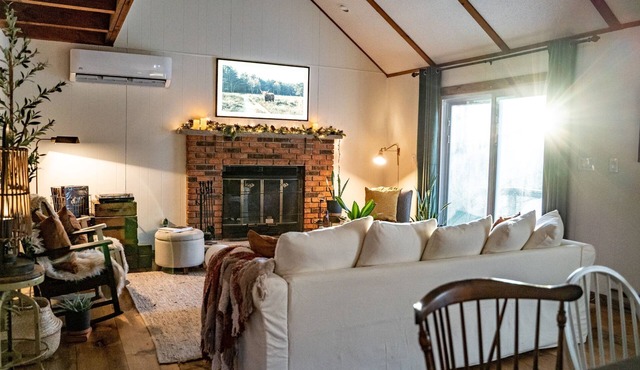 Cozy 4BR Escape in Amenity Filled Hideout