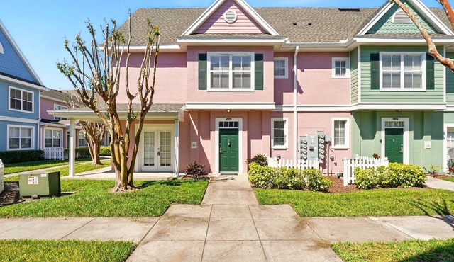 Cozy 4BR Family Villa | Community Amenities- Pool & Playground