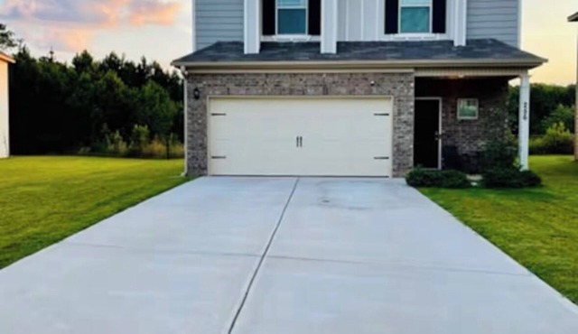 Cozy 4BR + Fast WiFi + Self Check-In + Near I-75