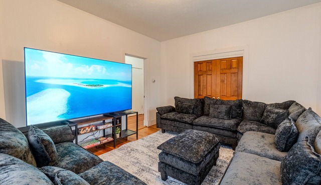 Cozy 4BR Home by Tufts w/Subway Access to Downtown, MIT, Harvard + Free Parking