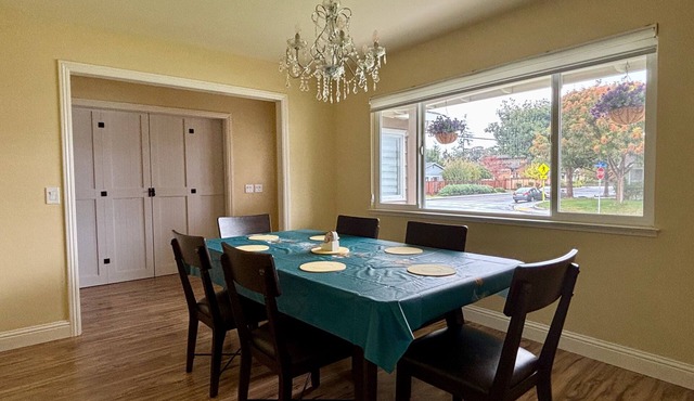 Cozy 4BR Home in Mountain View