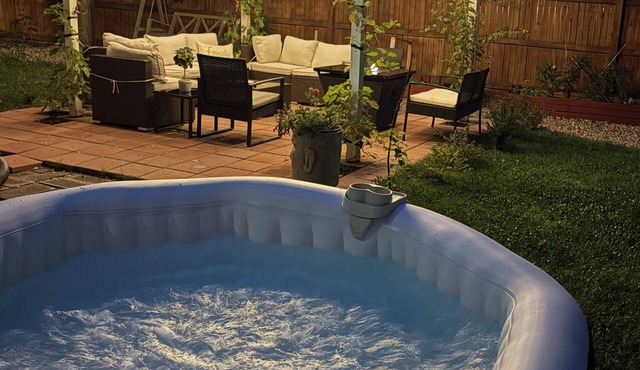 Cozy 4BR Home Near Cherry Creek State Park - Hot Tub & Private Backyard & Patio
