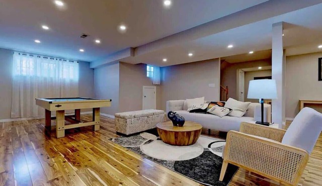 Cozy 4BR House w/Pool Table, Foosball, Fire Pit