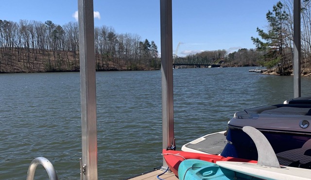 Cozy 4br Lake Lanier GA Waterfront - Great Location