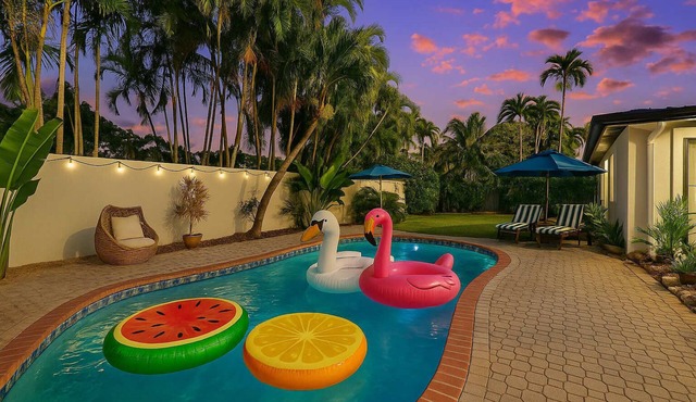 Cozy 4BR Pool Villa | Near The Beach | w/Arcades