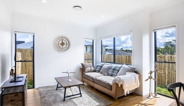 Cozy 4BR Retreat: Workspace Near Shops & Highways