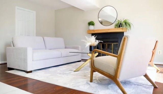 Cozy 4BR Single Family Home Near IAD Family-Friendly w/Workspaces!