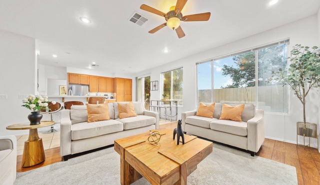 Cozy 4BR3B｜Garage & Street Parking｜Pet Okay｜Backyard｜Perfect For Insured #42015