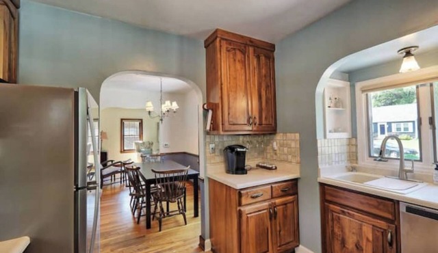 Cozy 5-bd home in East Moline with lots of extras!