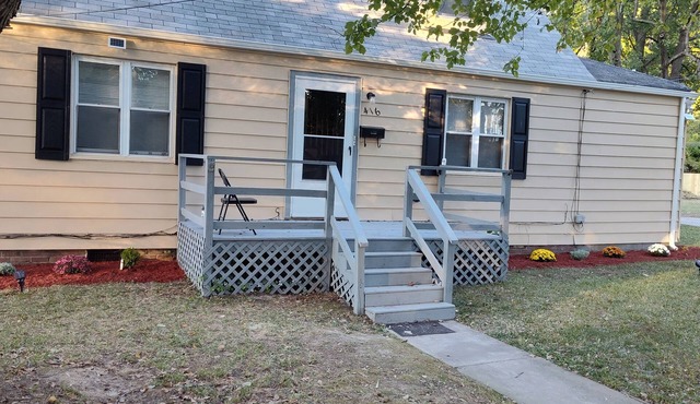 Cozy 5-bdrm hm, Loaded Kitchen, w/Patio nDeck & Grill, WiFi in pleasant Norfolk