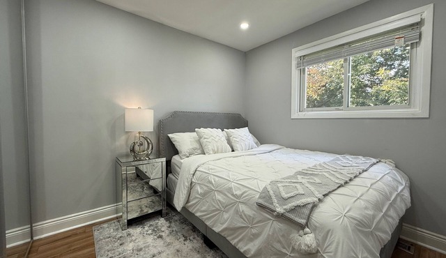 Cozy 5 Bedroom 3 Bath. Minutes from 401