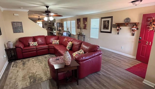 Cozy 5 bedroom/9 beds, 3 full baths with game room