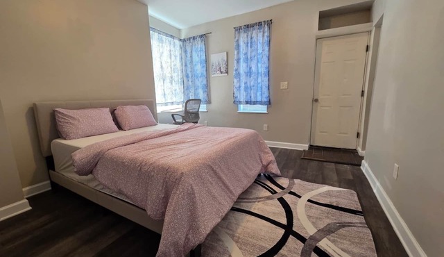 Cozy 5-bedroom Family-Friendly Haven, With 3 full Bathrooms.