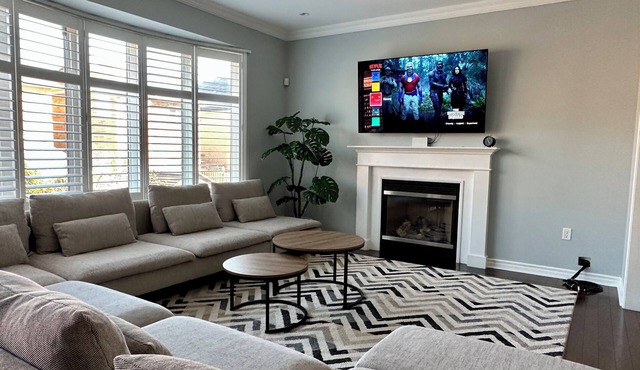 Cozy 5 Bedroom House in Mississauga, On