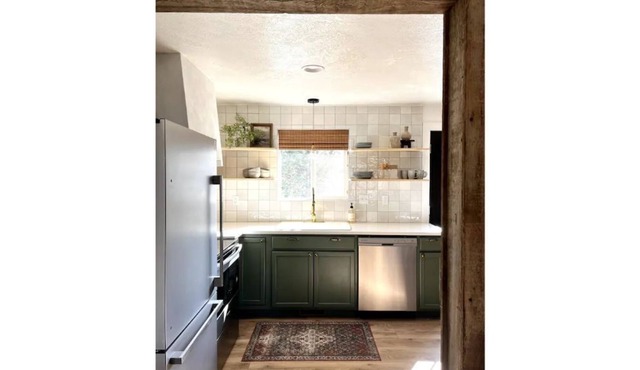 Cozy 5 Bedroom House On The Boise Greenbelt!