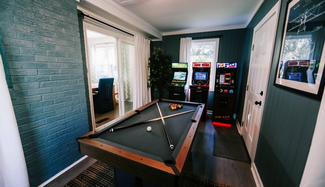 Cozy 5 BR/3-Bath home near Parris Island/Downtown Beaufort - Game Room, Fire Pit