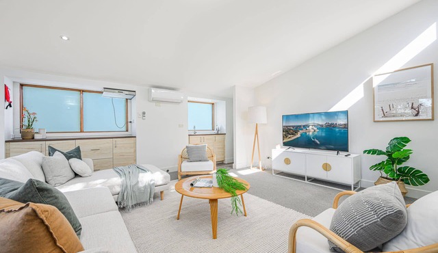 Cozy 5 BR Family Home in Balmain 4KM CBD