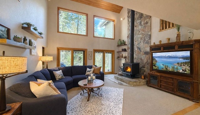 Cozy 5 BR Home, Close to Heavenly, Mountain Bike Trails, & Downtown (SL371)