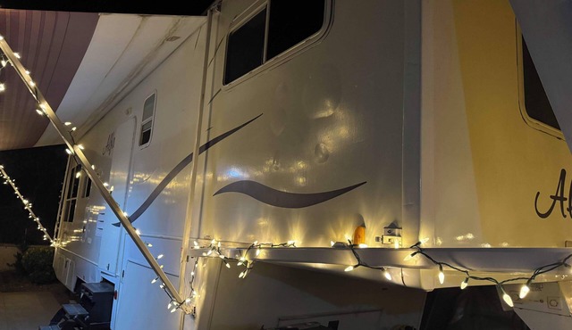 Cozy 5-Wheel RV suite in beautiful Rowland Heights hillside!