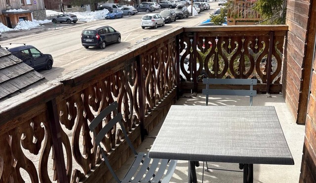 Cozy 52m² Apartment A - Ski-in/Ski-out Access, Balcony & Wi-Fi in Alpe d'Huez