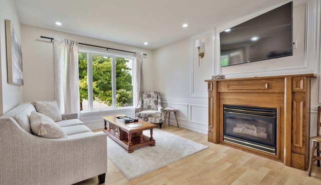 Cozy 5Bdrm Home | Games, Parking, Close to Arena
