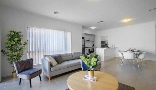 Cozy 5BR House - Discover Aviation History