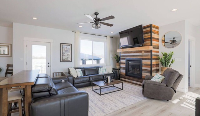 Cozy 6 bedroom home minutes from Rigby Lake