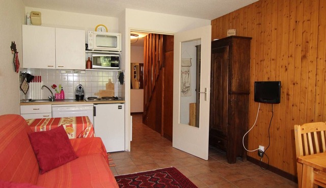 Cozy 6-Person Apartment, Ski-in/Ski-out, Montgenèvre, Pet-Friendly