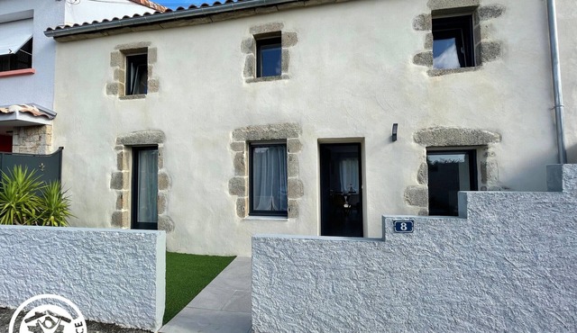 Cozy 6-Person Cottage in Chanverrie with Private Bathrooms, Kids' Play Area, and Terrace