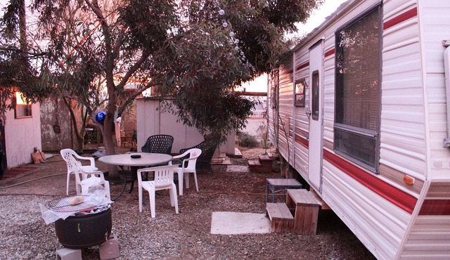 Cozy 80s Safari Style RV in Tranquil Bombay Beach with AC