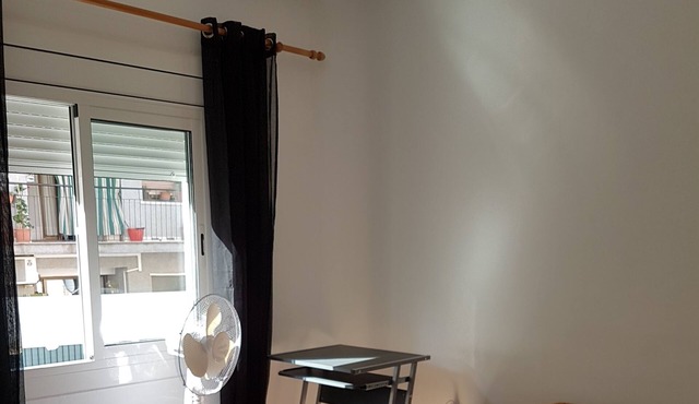 Cozy and quiet apartment very bright, very close to the metro line 1.