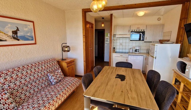 Cozy apartment for 7 with balcony, WiFi, parking, and pets allowed in Saint-Michel-de-Chaillol