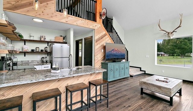Cozy A frame cabin in heart of Downtown Packwood. Pet friendly!