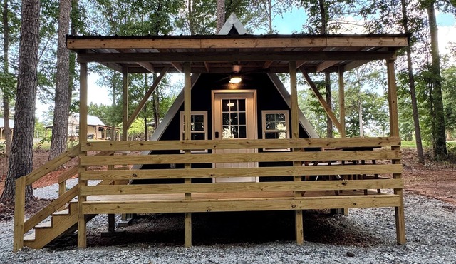 Cozy A-frame cabin just 1/4 mile from Lake Hartwell - perfect for anglers