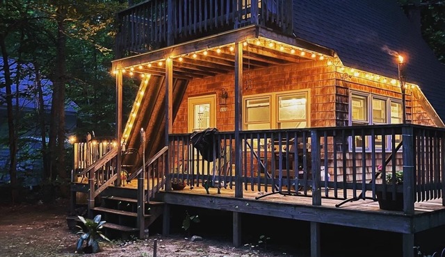 Cozy A frame cabin minutes from Sebago Lake and the Naples Causeway