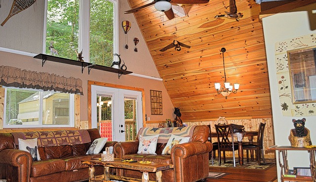Cozy A-Frame Cabin w/Hot Tub 3 Min to Downtown