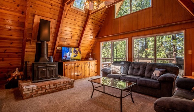 Cozy A-Frame Cabin w/Lake Access & Dog Friendly