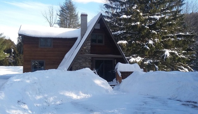 Cozy A-Frame close to skiing and on VAST Trails