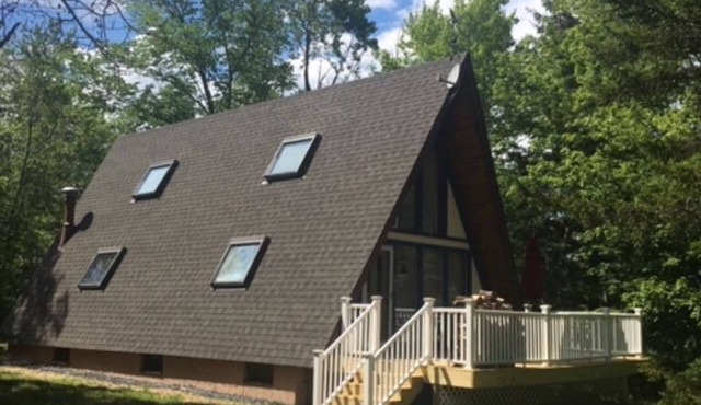 Cozy A FRAME ski retreat, walking distance into Hunter Mountain. New 2026 Rates