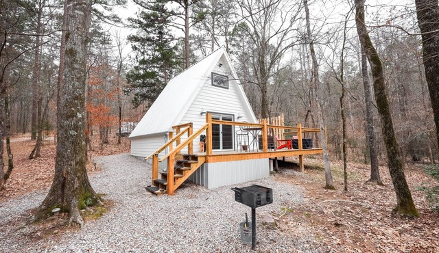 Cozy A-Frame w/hot tub-Near Pristine Lake Ouachita and Hot Springs National Park