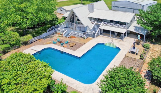 Cozy A-Frame with a Pool in Quiet Lake House Community